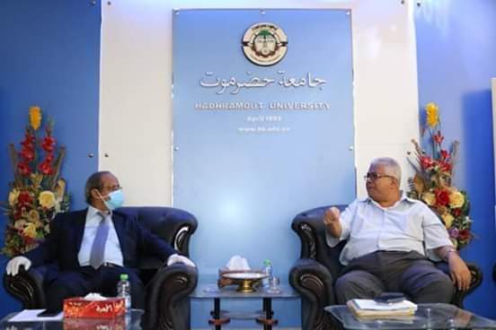 التعليم العالي اليمني..الوزير يناقش مع جامعة حضرموت آلية استمرار الدراسة بكليات الجامعة