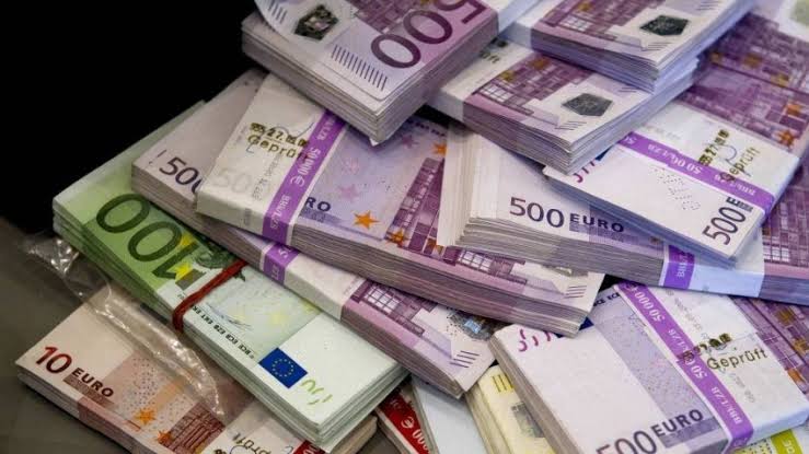 ||عاجل||  تراجع اليورو ٤ قروش مقابل الجنية المصرى.