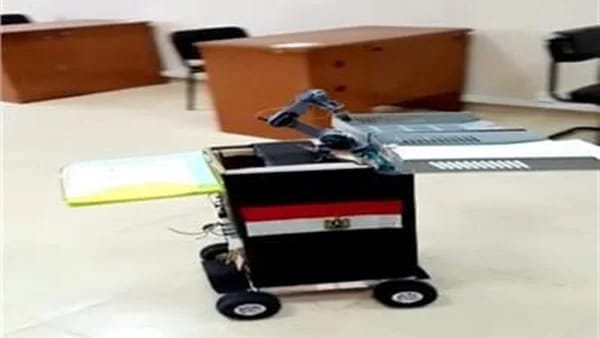 " من رحم المعاناة تولد الابتكارات" طلاب جامعة قناة السويس يخترعون روبوت لتوزيع أوراق الامتحانات
