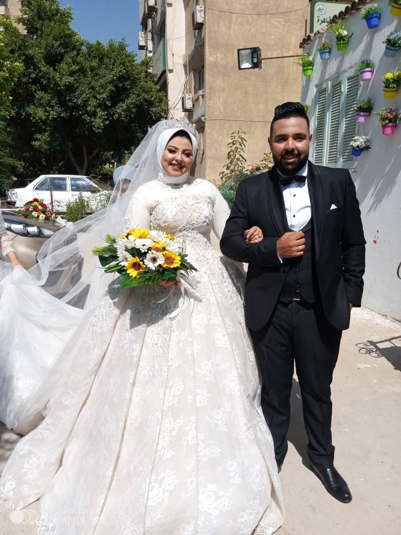 يهنئ موقع وجريدة عشموذيع العروسين \ طارق وبسنت