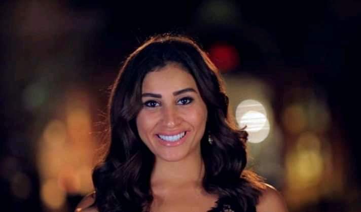دينا  الشربيني بطلة فيديو كليب عمرو دياب الجديد.