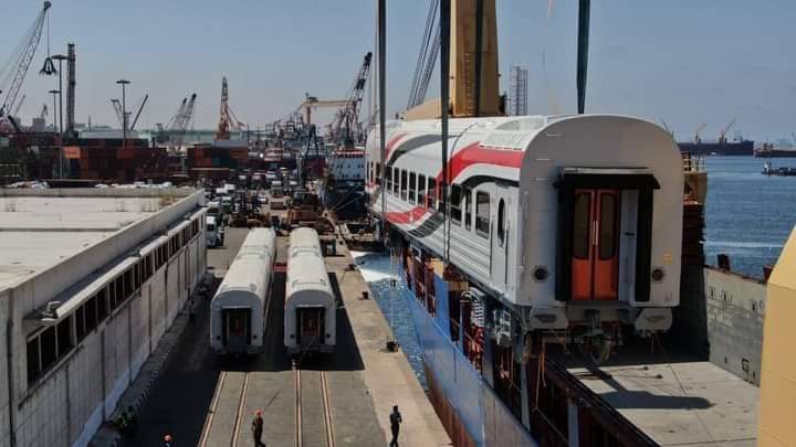الوزير": وصول دفعة جديدة من عربات ركاب السكك الحديدية الجديدة بإجمالي 13 عربة إلى ميناء الإسكندرية