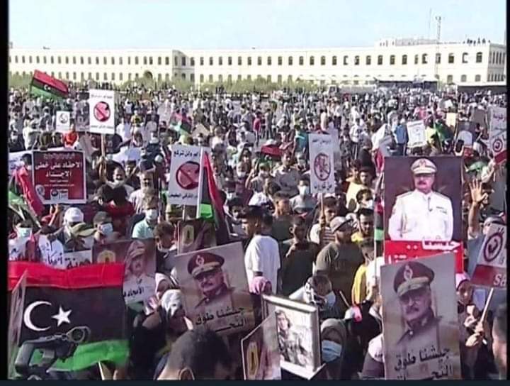 ليبيا تعلن عن حق الشعب فى التظاهر. 