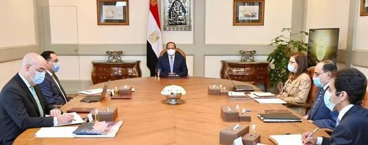 الرئيس السيسي يتطلع علي مشروعات تنمية الساحل الشمالي الغربي لمصر 