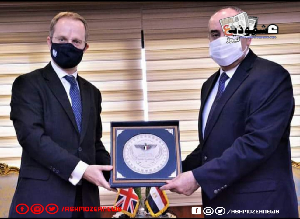 وزير الطيران مع سفير بريطانيا لبحث أوجه التعاون بين البلدين.