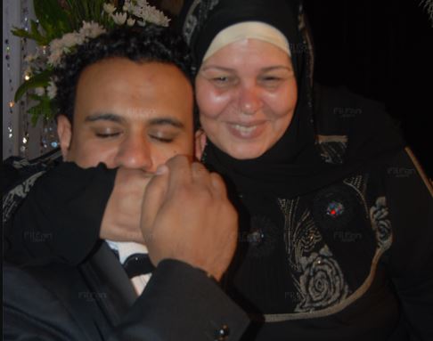 محمود الليثي يعلن عن موعد عزاء والدته